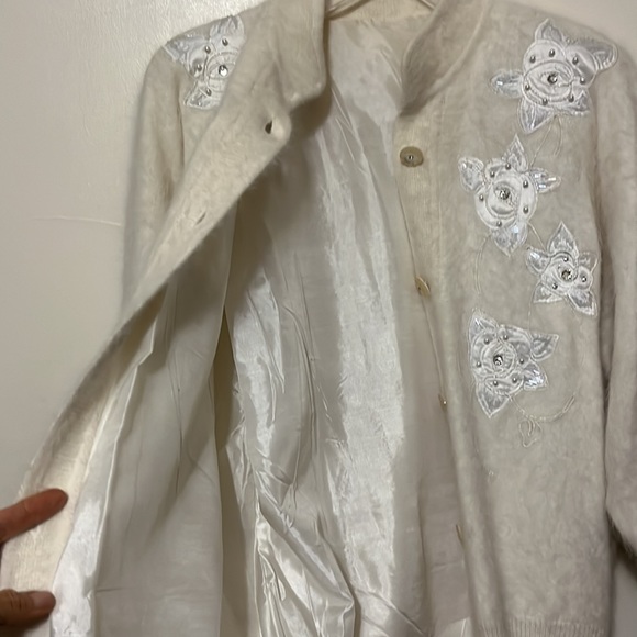 Beautiful lined sweater with jeweled buttons and embroidered flowers. Ap… - Picture 5 of 5